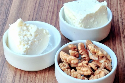 پنیرلقوان و کره و گردو